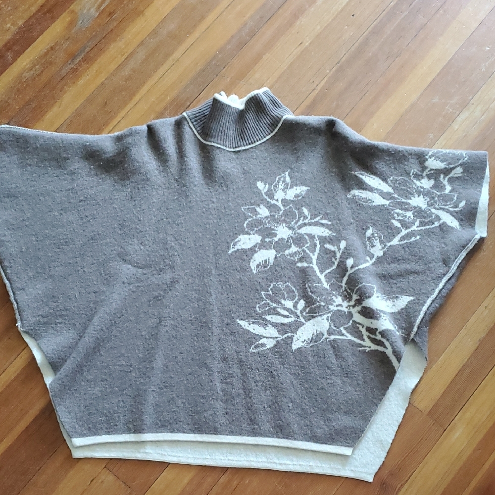 Made In Italy Reversible Cashmere Blend Gray Floral Women's Sweater